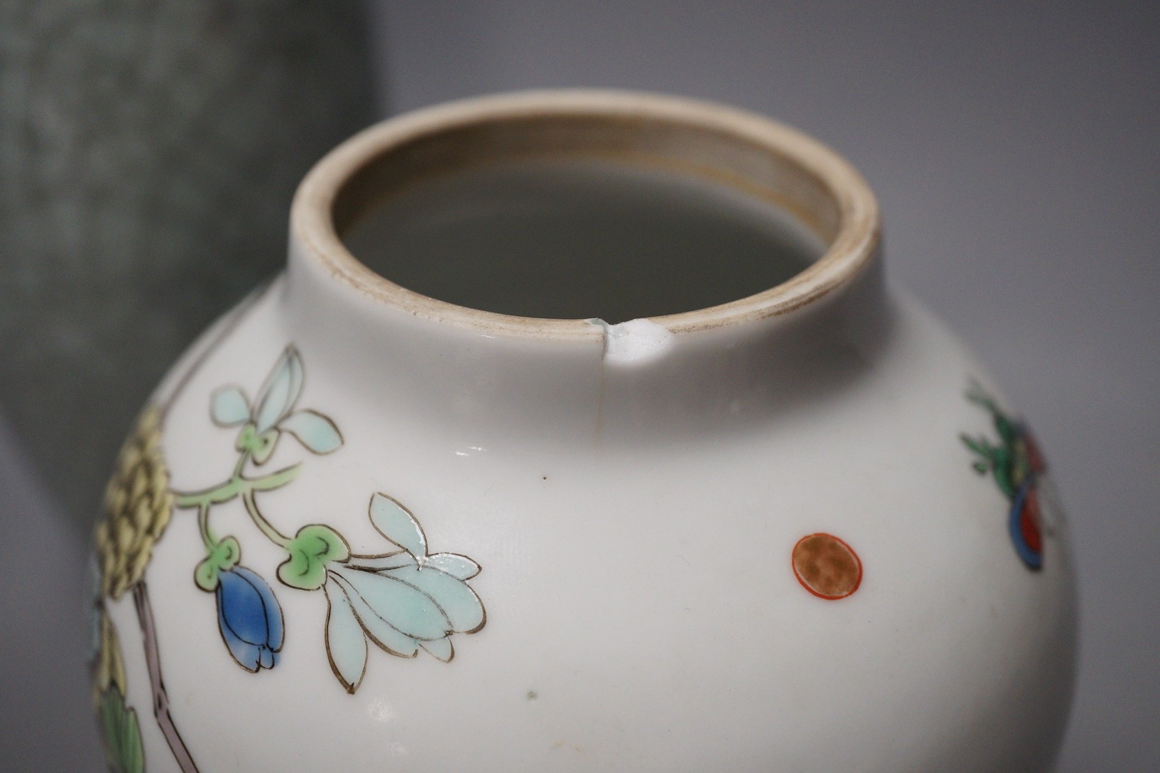 A late 19th century Chinese famille verte jar and cover, together with other Chinese and Japanese ceramics, tallest 24cm (5)